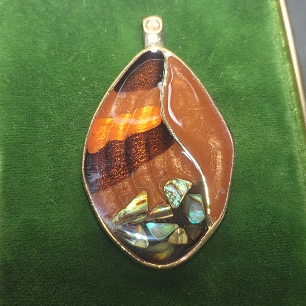 LUCITE ABOLONE SHELL ENAMEL HIGH QUALITY VINTAGE PENDANT - Picture 4 of 5